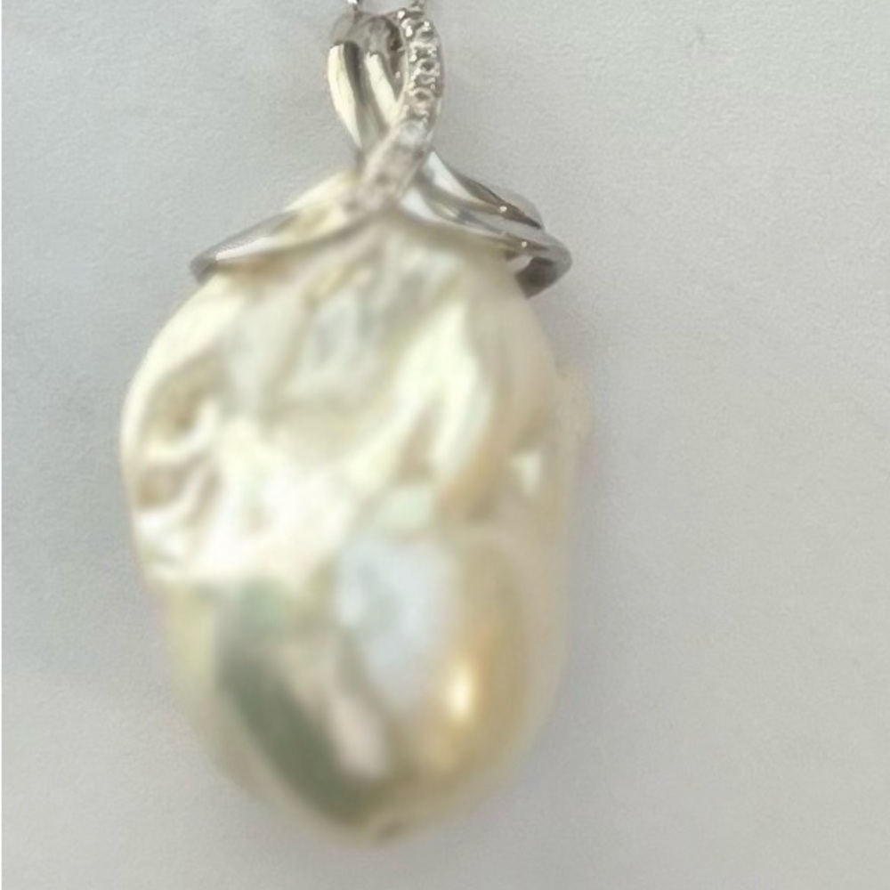 Elegant Silver Pearl Pendant